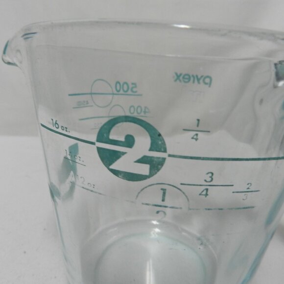 Pyrex Vintage Blue glass measuring 2 Cups 1 Pint liquid - Picture 3 of 11